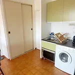 Comfortable 40 M With Sea View
