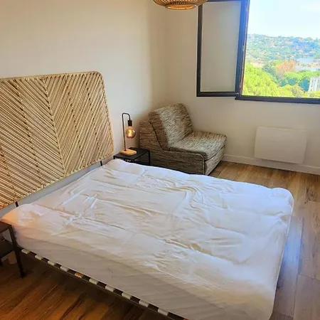 Comfortable 40 M With Sea View *