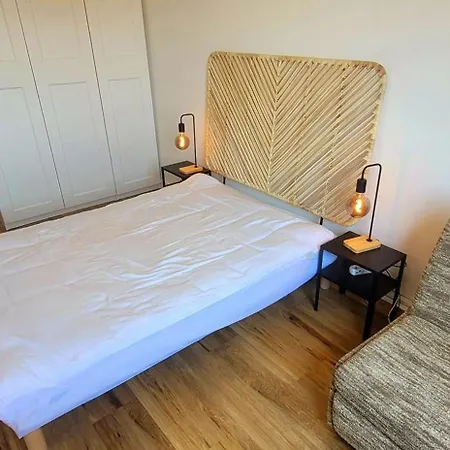 Comfortable 40 M With Sea View